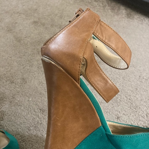 Charlotte Russe green suede/brown pleather wedges - Picture 6 of 9